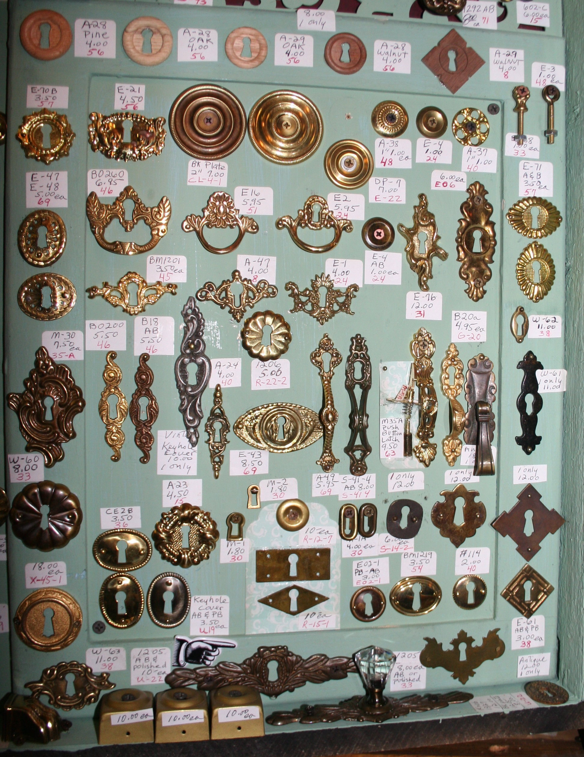 old-fashioned keyhole
              covers, muffshardware.com